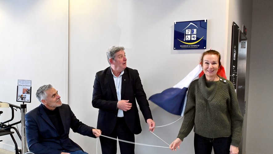Julien Calmon, Conseiller communautaire du Grand Narbonne en charge de la politique Handicaps, Didier Aldebert, président délégué de l’ADT de l’Aude et Emma Bellotti, Vice-Présidente du Grand Narbonne en charge de la politique et de l’action culturelles ont inauguré la plaque officielle  - L'Indépendant (Philippe Leblanc)
